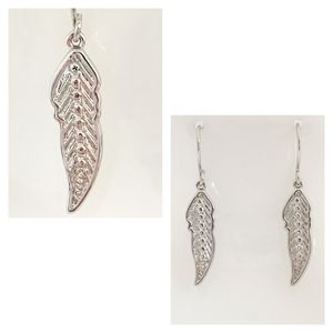 NWOT Embossed Feather earrings